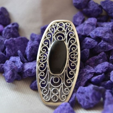 Broche en Plata y Azabache oval con extremos rectos - Imagen 2