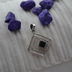 Colgante en Platay Azabache, colección Geometrics, cuadrado. - Imagen 2