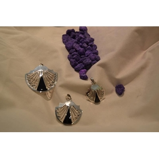 Colgante Plata y Azabache Colección Conchas del Peregrino, con un azabache y seis racimos - Imagen 2