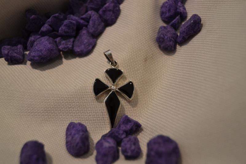 Colgante Plata y Azabache Colección Cruz de Compostela acabada en pico - Imagen 1