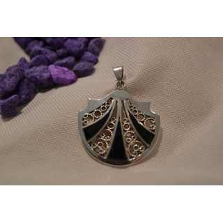 Colgante Plata y Azabache, Colección Conchas del Peregrino con tres azabaches - Imagen 1