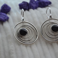 Pendiente en Plata y Azabache,  de la colección Geometrics - Imagen 2