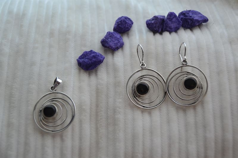Pendiente en Plata y Azabache, de la colección Geometrics - Imagen 4