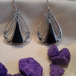 Pendiente PLata y Azabache, con azabache triangular y seis racimos - Imagen 1