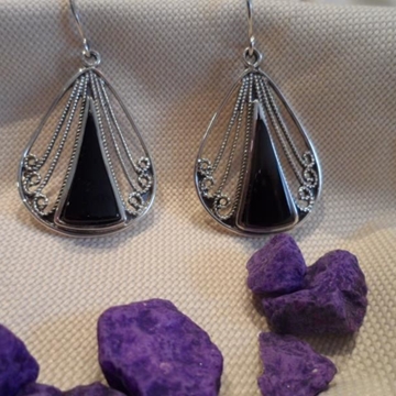 Pendiente PLata y Azabache, con azabache triangular y seis racimos - Imagen 1